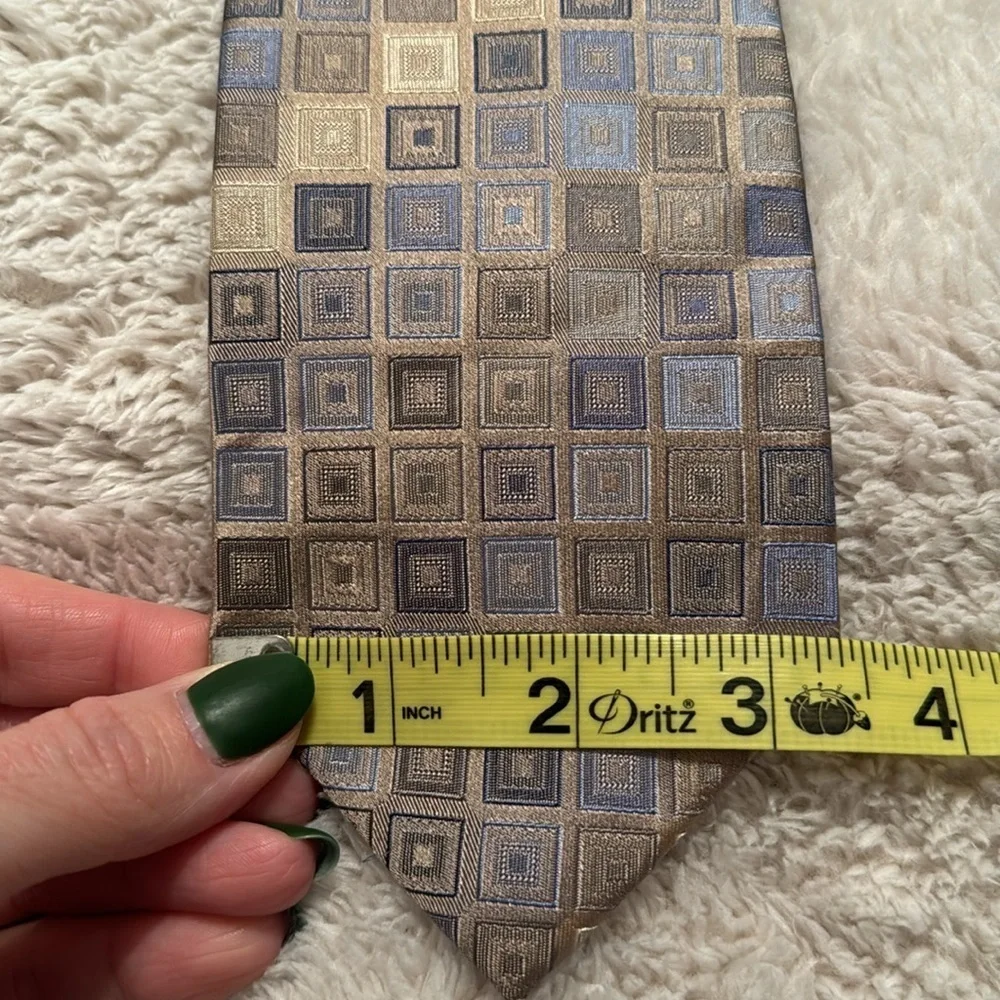 👔 EUC Men’s Brooks Brothers Tie – Grey & Blue Hues